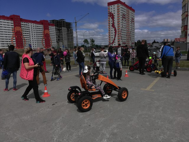 В День города Детский автогородок повторил с детьми Правила дорожного движения